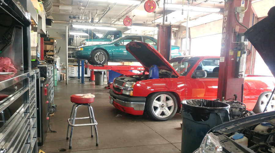 Auto Repiar Shop Bay